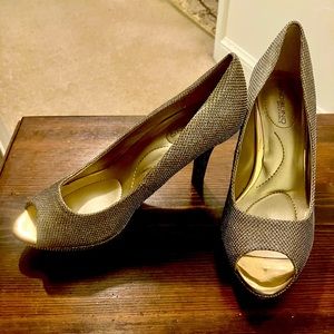 Bandolino champagne sparkly peep-toe pumps.